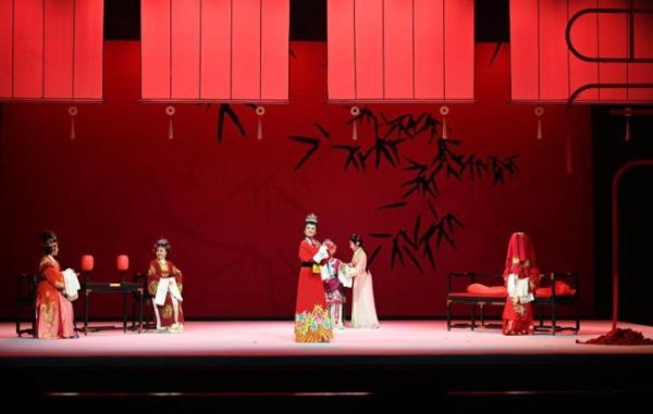 名鼎配资 越剧《红楼梦2025版》舞台版和电影项目启幕