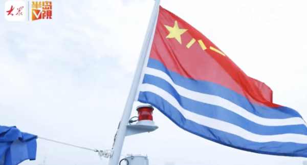 昊天优配 军迷从山西专门来到青岛只为参观舰艇！